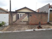 Casa com 2 dorms, 2 vagas e 133m² de área útil em condomínio Lagoa Nova