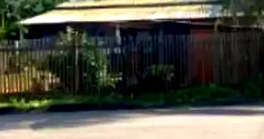 Casa ocupada com 138m² construída e terreno de 450m²