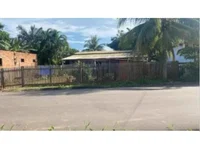Casa ocupada com 138m² construída e terreno de 450m²