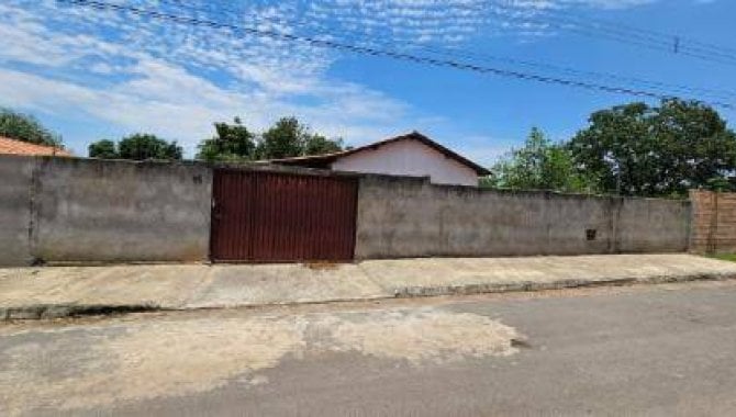 Casa padrão com 4 quartos, 2 banheiros, 1 vaga, 138m² construída