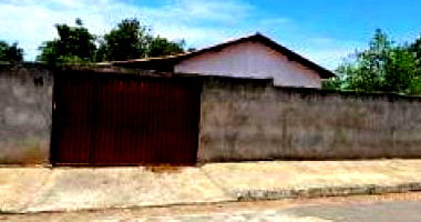 Casa padrão com 4 quartos, 2 banheiros, 1 vaga, 138m² construída
