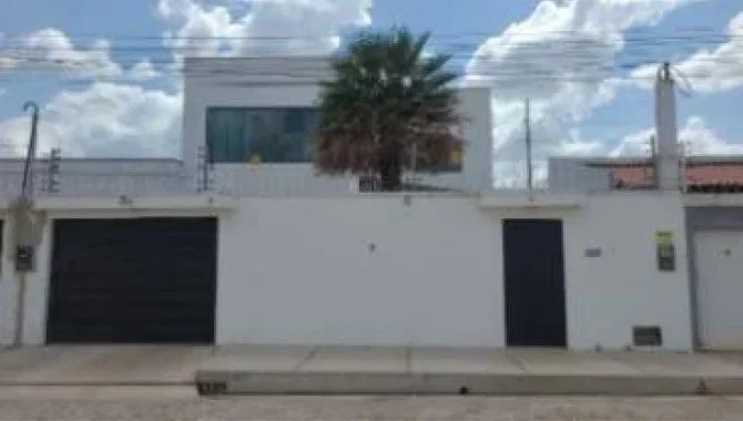 Casa ocupada com 4 quartos, 5 banheiros e 260,65 m²