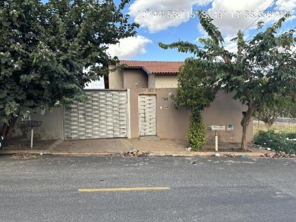 Terreno com 200m² de área total, área privativa 0,01m²