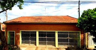 Casa ampla com 346m² construída, 250m² terreno, imóvel ocupado