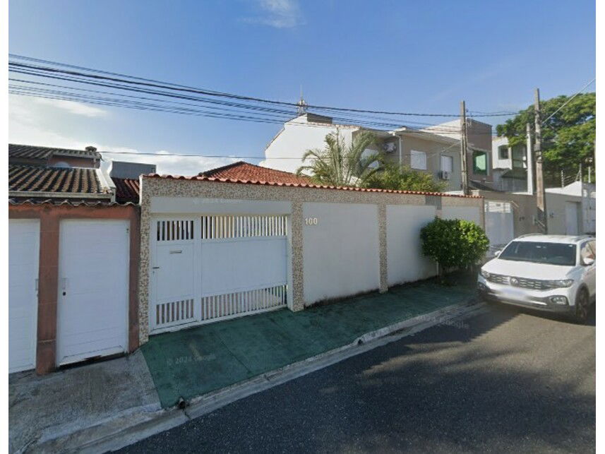 Casa com 300m² de terreno e 112,49m² construída em Registro/SP