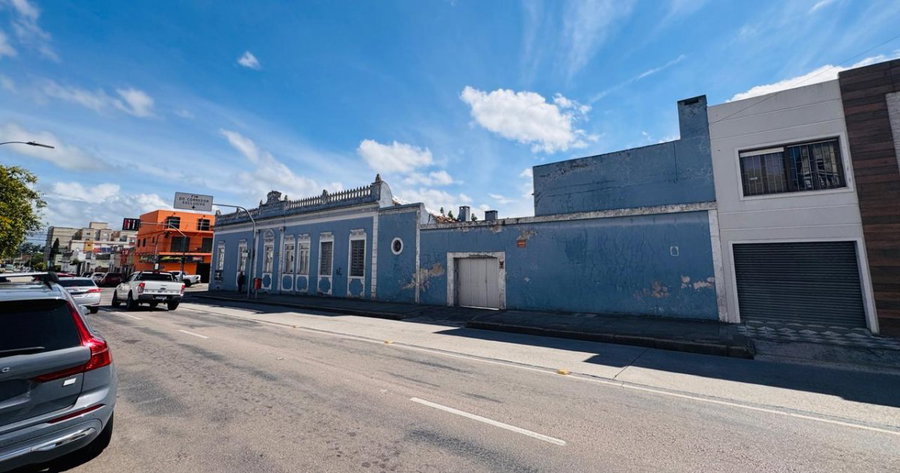 Prédio clássico em esquina nobre, 9 quartos, 240m²