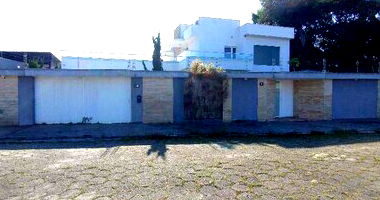 Casa com 3 Quartos, 2 Banheiros e 248m² Construída, Ocupada