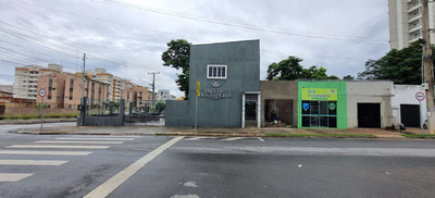 Lote comercial com 8 salas, 1.832 m²