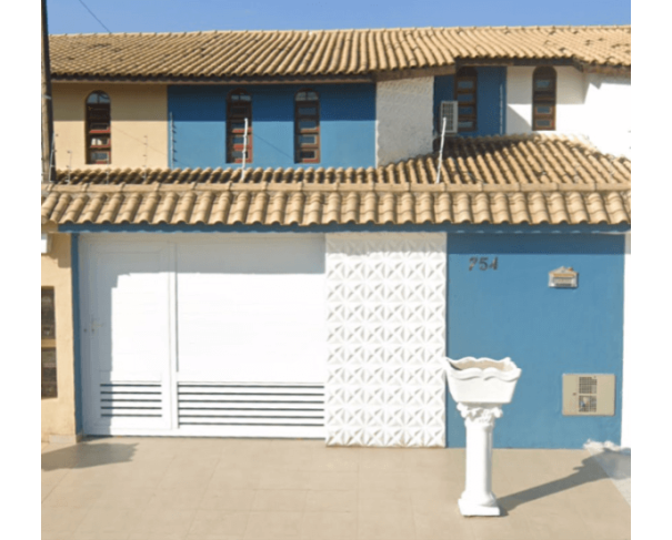 Sobrado com 124m² construídos, 165m² terreno, desocupado