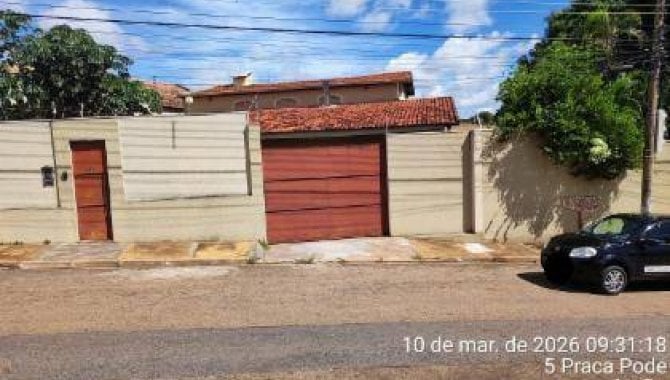 Casa padrão com 3 quartos, 5 banheiros e 1 vaga em Cuiabá-MT