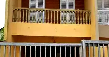 Casa padrão ocupada com 152m² de área privativa