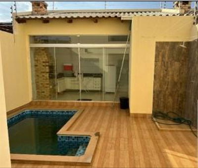 Sobrado Residencial em Ótima Localização com 2 Suítes