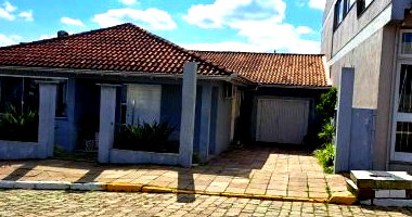 Terreno urbano com casa em alvenaria e benfeitorias não averbadas
