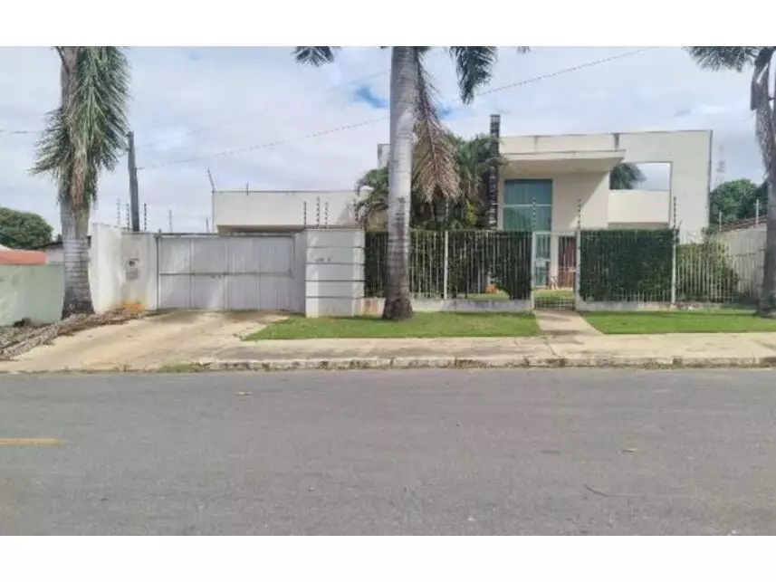 Casa em Leilão com 720m² de Terreno