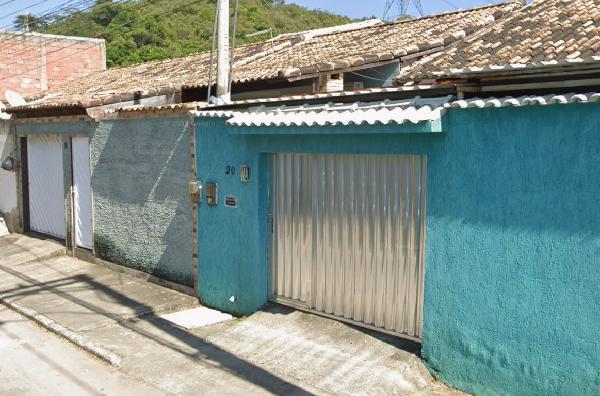 Casa compacta com 2 quartos e 45m² em excelente estado