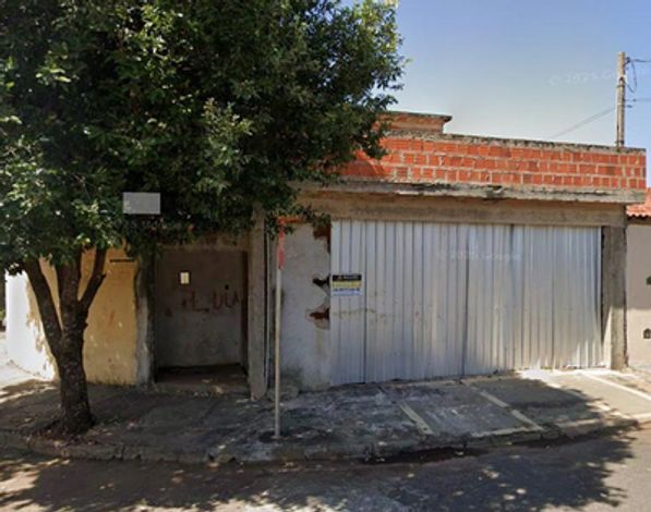 Casa em construção 3 dormitórios 350m² em Penápolis/SP