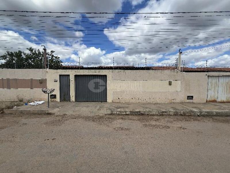 Casa com 2 quartos, 1 banheiro e 1 vaga de garagem