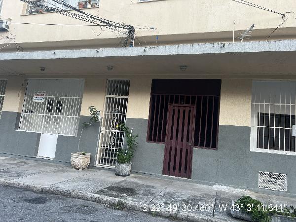 Casa 2 quartos com área de serviço e cozinha, 34m² construída