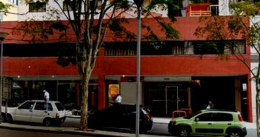 Loja comercial locada com 23 vagas de garagem em Curitiba