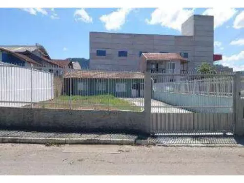 Casa ocupada com 206,32m² em terreno de 600m²