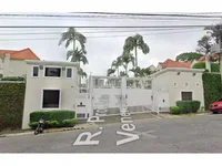 Casa com 363,45m² privativos, ocupada, em condomínio