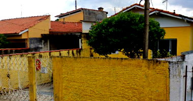 Casa com terreno de 300m² no Jd. Marília