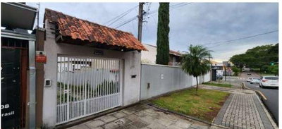 Casa com 3 quartos, 1 banheiro e área gourmet em Curitiba