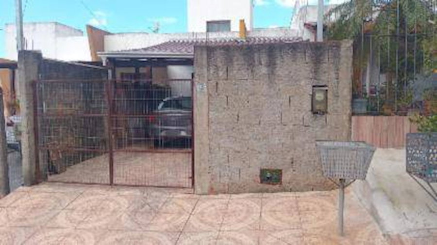 Casa com 2 quartos e 1 banheiro, 61,78 m² construídos, ocupada