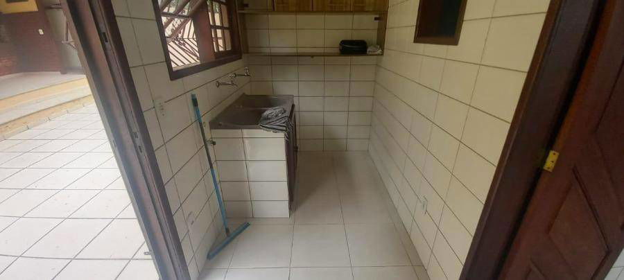 Casa Ocupada com 360 m² em Rio das Ostras