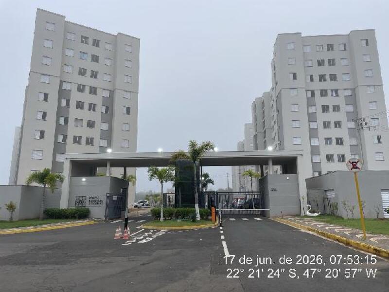 Apartamento com 2 Quartos e 1 Vaga em Condomínio