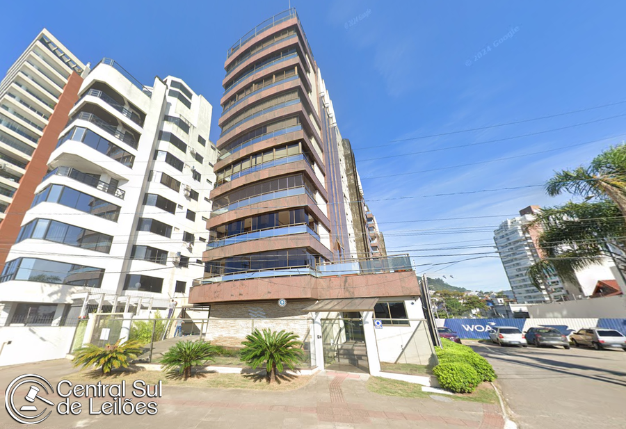 Duas vagas de garagem tipo C.10 com 32,3m² cada