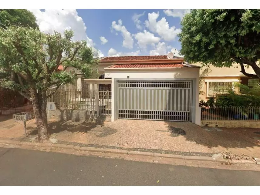 Casa em leilão com 4 quartos e 2 banheiros