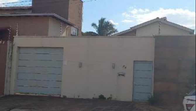 Casa espaçosa com 4 quartos e 4 banheiros, 408 m² de área construída, ocupada
