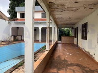 Casa com 8 cômodos, piscina e área de lazer em terreno de 6.879,09 m²