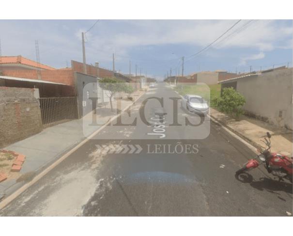 Casa residencial com 49,83 m² em terreno de 166 m²