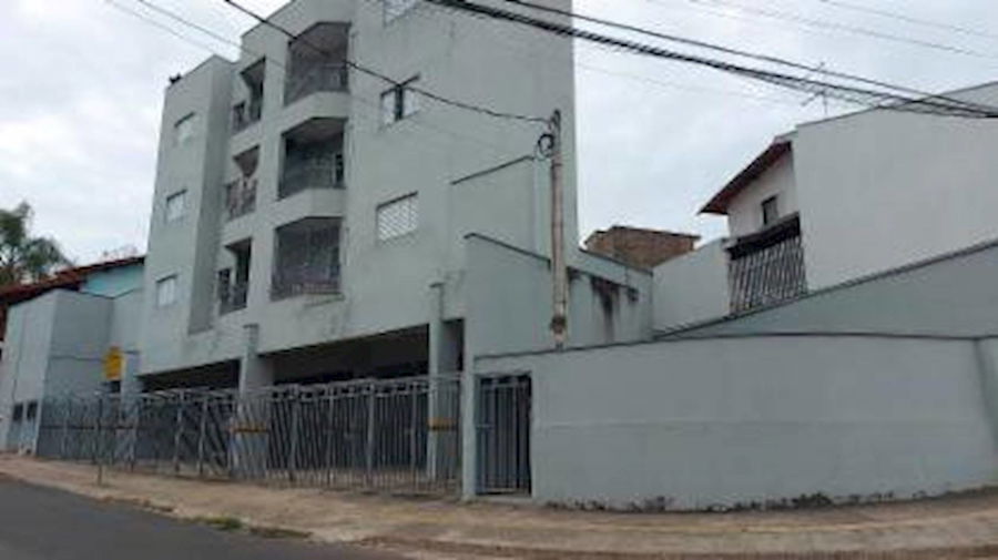 Apartamento padrão com 2 quartos, 1 banheiro, 2 vagas, 55m² construídos, ocupado