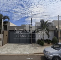 Casa com 2 dormitórios, suíte e 2 vagas, 182m², ocupada