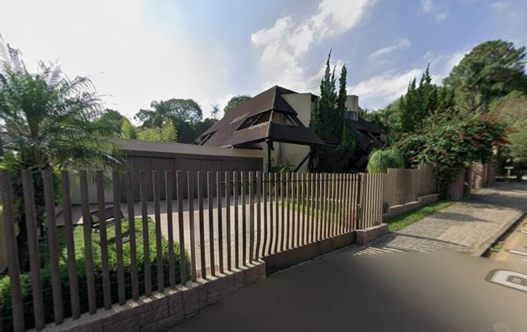 Casa 613m² em Curitiba/PR com terreno de 1691m²