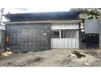 Casa residencial com 3 quartos, 2 banheiros e 2 vagas, área construída 125m²