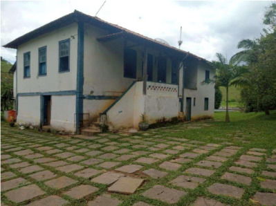 Fazenda Espelho D'Água com Benfeitorias em Piau/MG