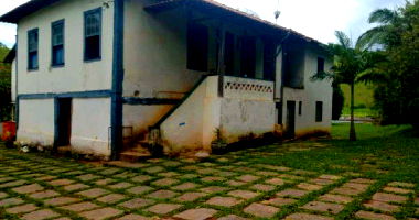 Fazenda Espelho D'Água com Benfeitorias em Piau/MG