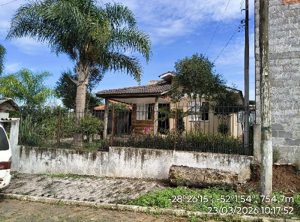 Casa com 3 quartos, 1 banheiro e área de serviço