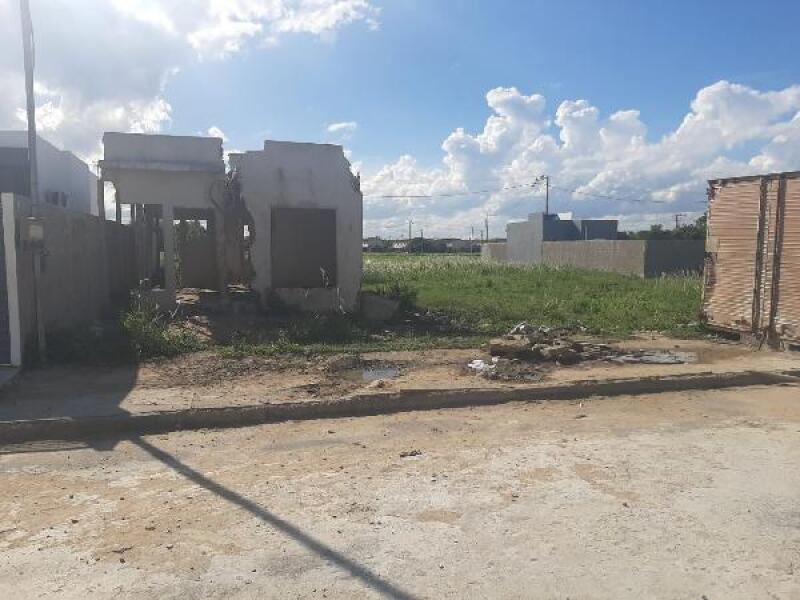 Terreno amplo 168m² com ótima localização, desocupado