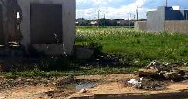Terreno amplo 168m² com ótima localização, desocupado