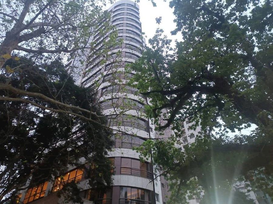 Luxuoso Apartamento no Edifício Residencial Chateau Breton