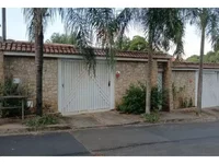 Casa em Leilão com 950m² de Terreno e 320m² Construída