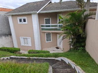 Casa com 4 quartos, 3 banheiros e 3 vagas, ampla área construída