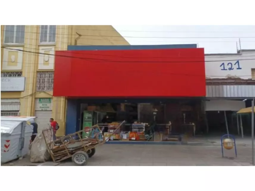 Loja Comercial com 400m² de Área Construída em Leilão
