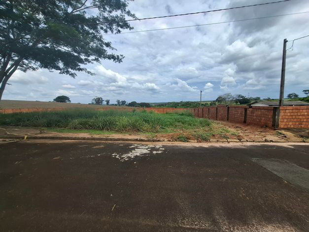 Terreno com 450m² em Condomínio Residencial San Diego