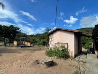 Terreno rural com benfeitorias em Minaçu/GO
